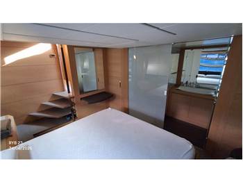 Pershing 82