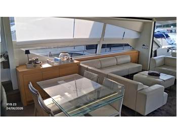 Pershing 82