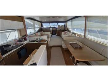 Princess Yachts F70