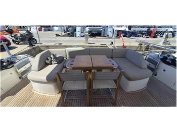 Princess Yachts F70