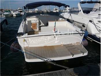 Tornado 38 Flush Deck