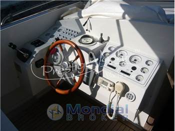 Tornado 38 Flush Deck