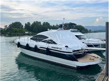 Pershing 43