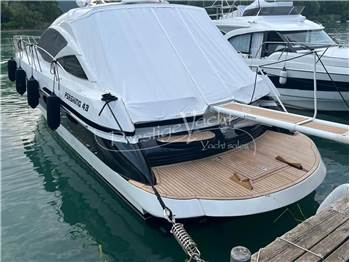 Pershing 43