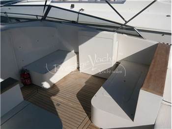 Tornado 38 Flush Deck