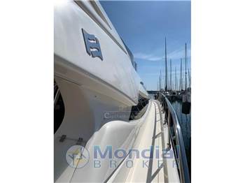 Ferretti Yachts 620