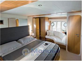 Ferretti Yachts 681