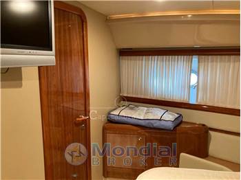 Ferretti Yachts 590