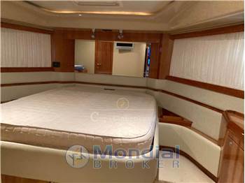 Ferretti Yachts 590