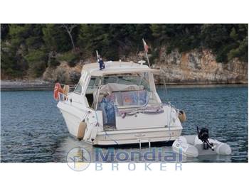 Sea Ray 300DA (Linea d'asse)