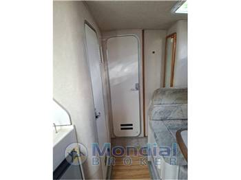 Sea Ray 300DA (Linea d'asse)