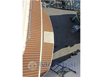 Sea Ray 300DA (Linea d'asse)