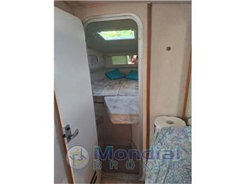 Sea Ray 300DA (Linea d'asse)