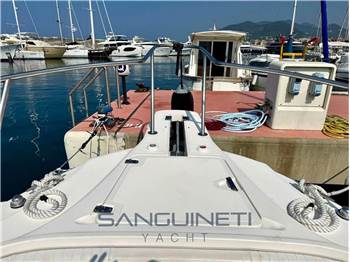 Boston whaler Outrage 26