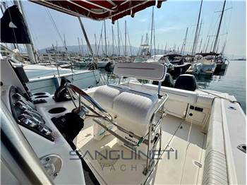 Boston whaler Outrage 26