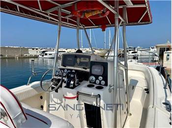 Boston whaler Outrage 26