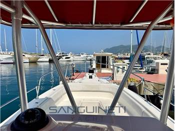 Boston whaler Outrage 26