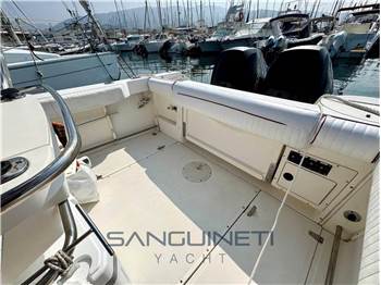 Boston whaler Outrage 26