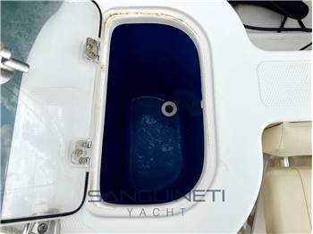 Mako 264 walk around