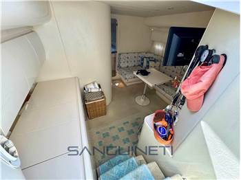 Pershing 38