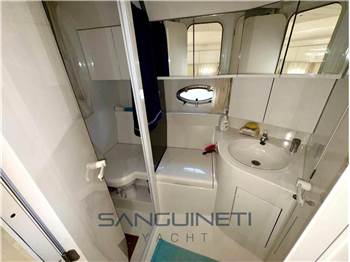 Pershing 38