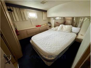 Hatteras 50 convertible