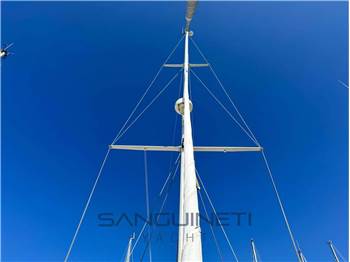 Ferretti Altura 42