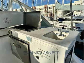 Luhrs 37 open