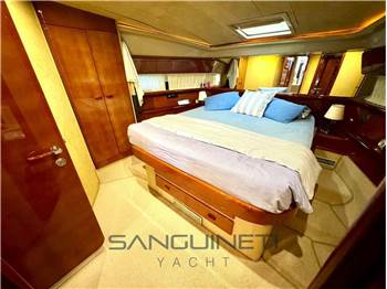 Ferretti 53