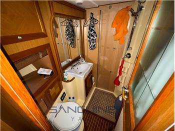 Mochi craft Dolphin 44