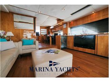 Fairline SQUADRON 74