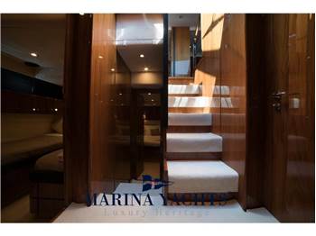 Fairline SQUADRON 74