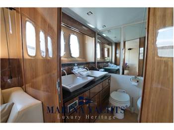 Fairline SQUADRON 74