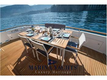 Fairline SQUADRON 74