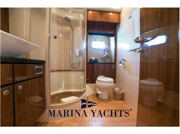 Fairline SQUADRON 74