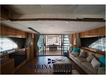 Fairline SQUADRON 74