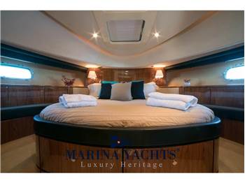 Fairline SQUADRON 74