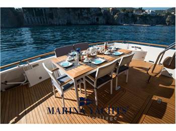 Fairline SQUADRON 74