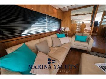 Fairline SQUADRON 74