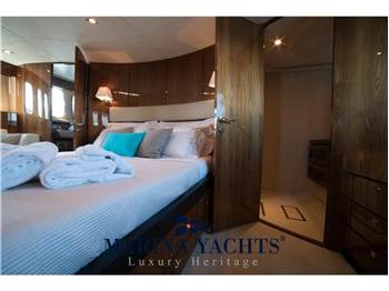 Fairline SQUADRON 74