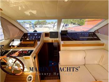 Raffaelli Typhoon 38 Fly