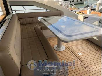 Pershing 64
