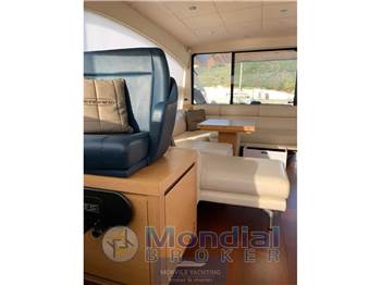 Pershing 64