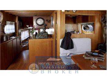 Cantiere nautico azzurro 21