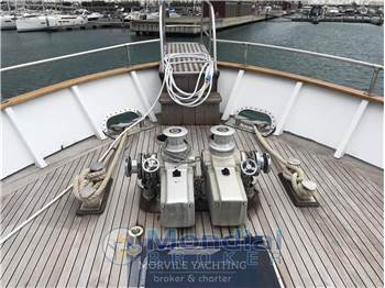 Cantiere nautico azzurro 21