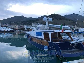 Cantiere nautico azzurro 21