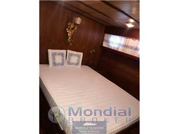 Cantiere nautico azzurro 21