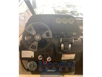 Quicksilver 875 sundeck