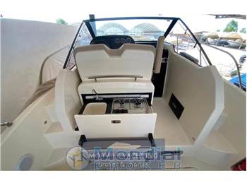 Quicksilver 875 sundeck