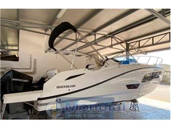 Quicksilver 875 sundeck